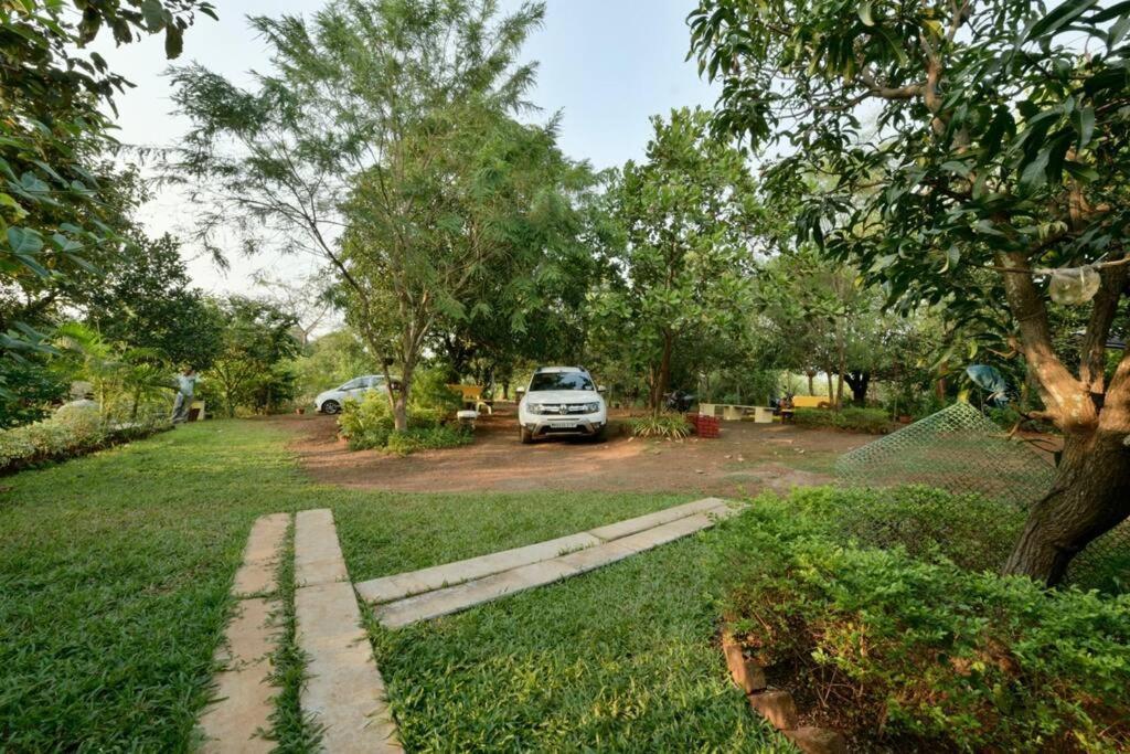 Lobville Homestay Karjat Eksteriør billede